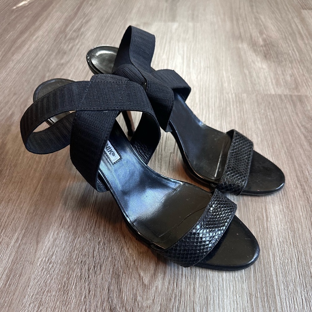 Manolo Blahnik Black Elastic Strappy Snakeskin Open Toe Heel Sandals Size 39